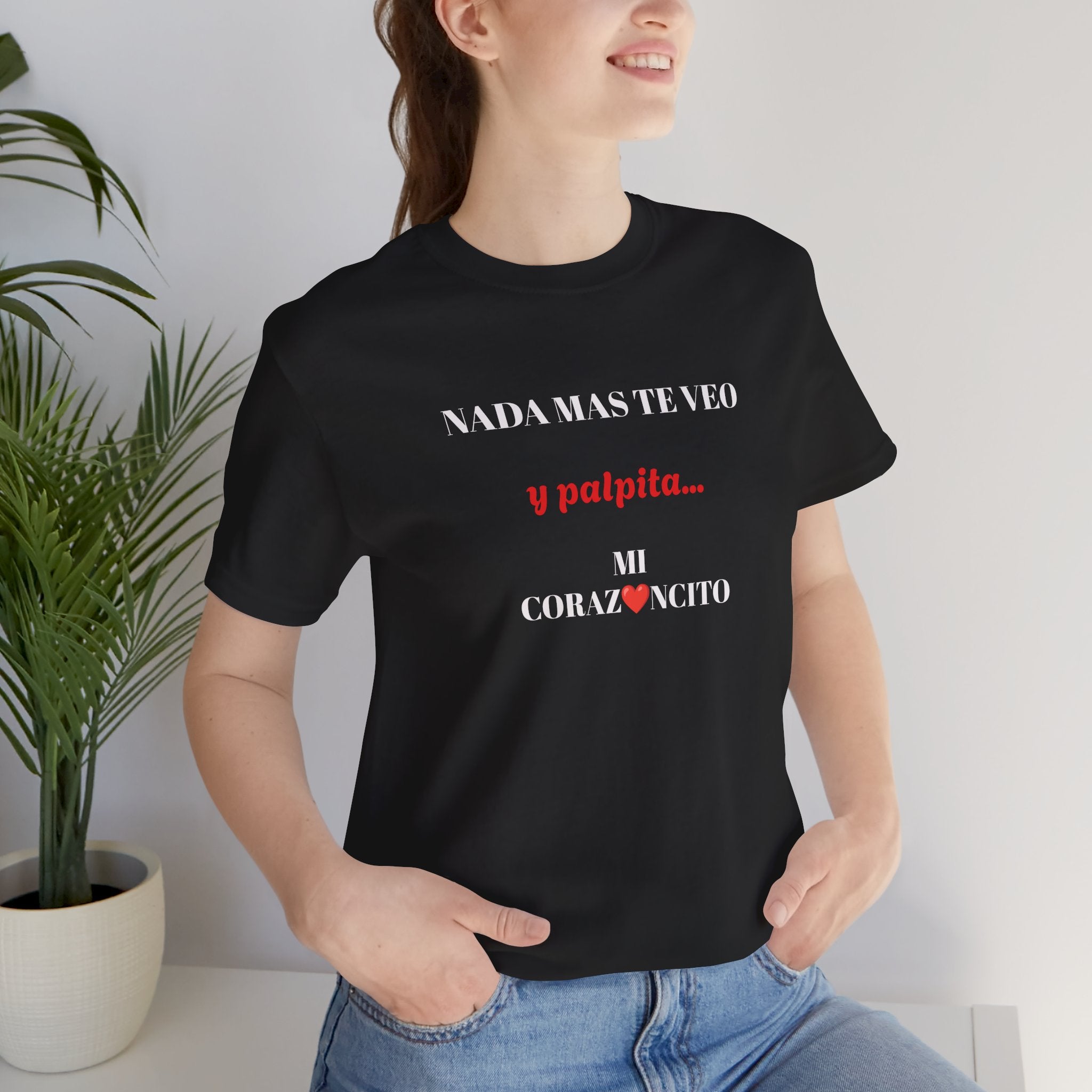 Funny Latino Unisex Tee,Mexican Humor T shirt,Best Gift for Friends,Great Gift for Women,Girlfriend Gift.'Nada mas te veo, y palpita mi corazoncito'